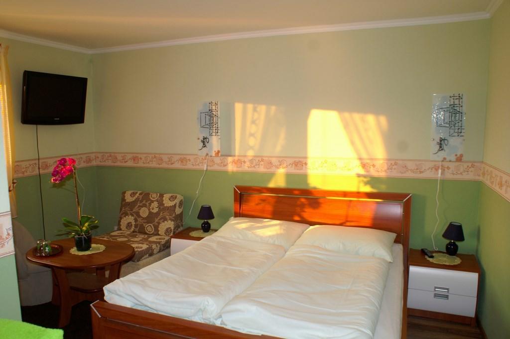 Alba Regia Pansion Egri Hotel Jahodna Quarto foto