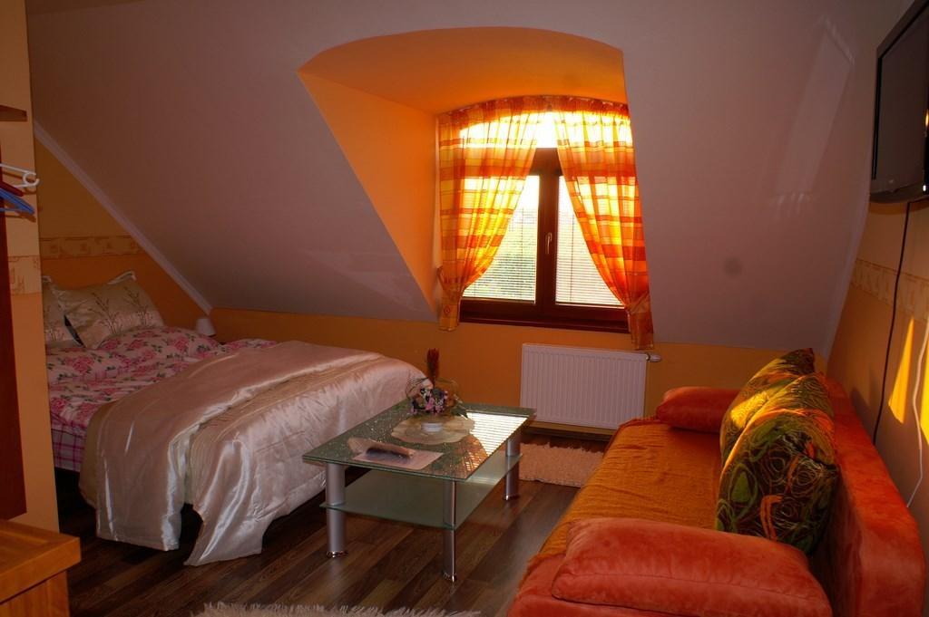 Alba Regia Pansion Egri Hotel Jahodna Quarto foto